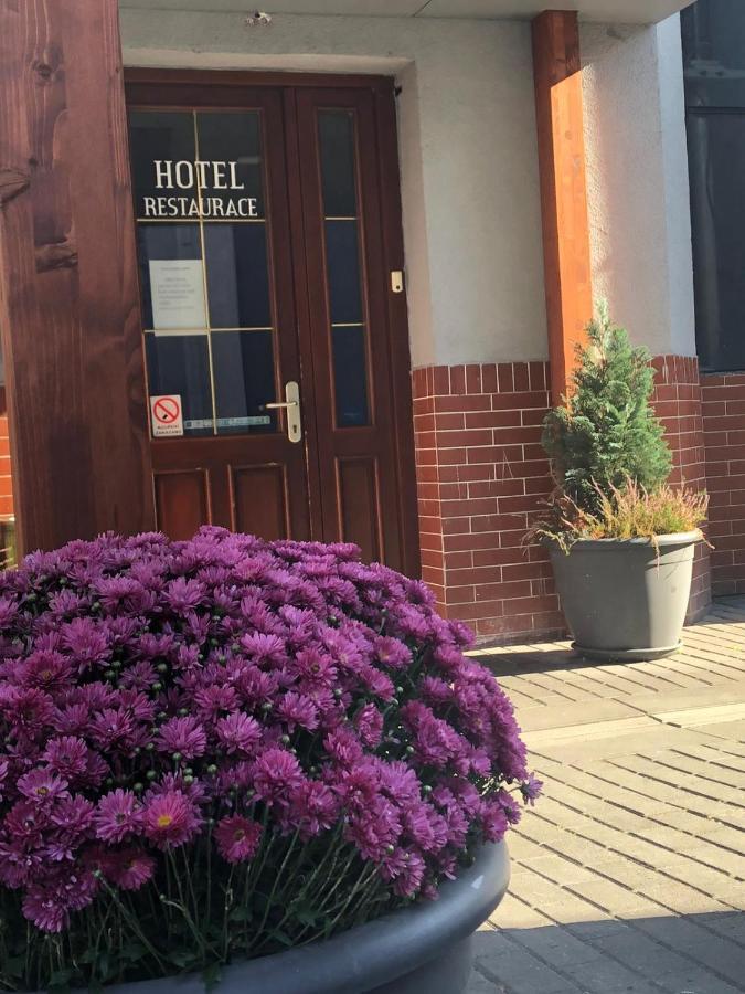 Hotel Na Kafkove Ostrava Exteriör bild